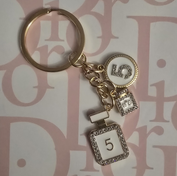 Beautiful small Parfum Bottle Bag charm/Keychain New - Picture 7 of 7